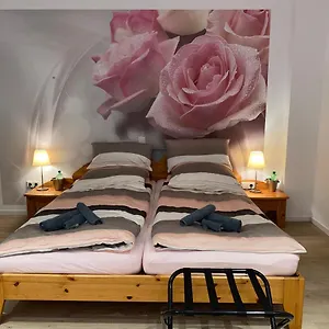 Home-rose-garden-gaestehaus Kontaktloser Zugang Dusseldorf